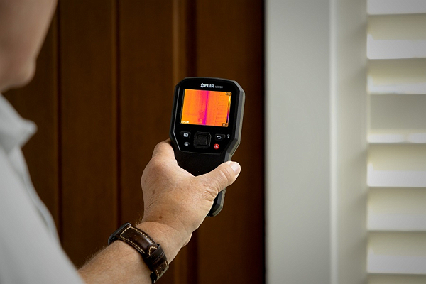FLIR MR176 Thermal Imaging Moisture Meter Plus with IGM™